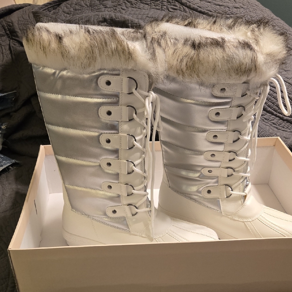 Women's White Fur-Lined Winter Boots